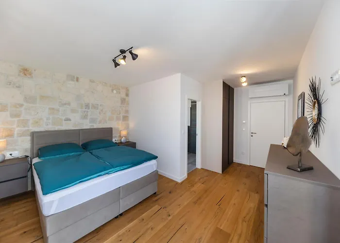 Luxury Beachfront In Kozino, Zadar With Stunning Sea Views *